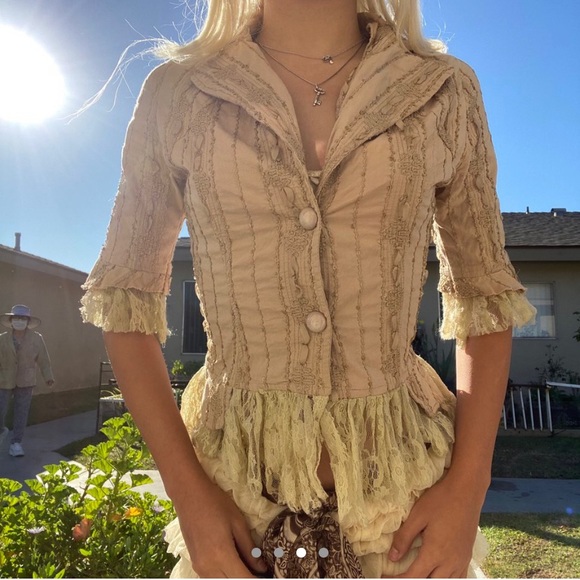 SOLD dying pixie blazer 🦷🤍 ₓ˚. ୭ ˚○◦˚. - Picture 3 of 4